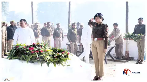 Etawah News : इटावा पुलिस लाइन में पुलिस जवान हर्षित मलिक को दी गई भावभीनी श्रद्धांजली Etawah News : इटावा पुलिस लाइन में पुलिस जवान हर्षित मलिक को दी गई भावभीनी श्रद्धांजली
