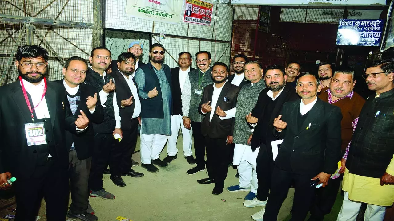 UP Bar Council elections: 850 advocates cast their votes on first day in Jhansi UP Bar Council elections: 850 advocates cast their votes on first day in Jhansi