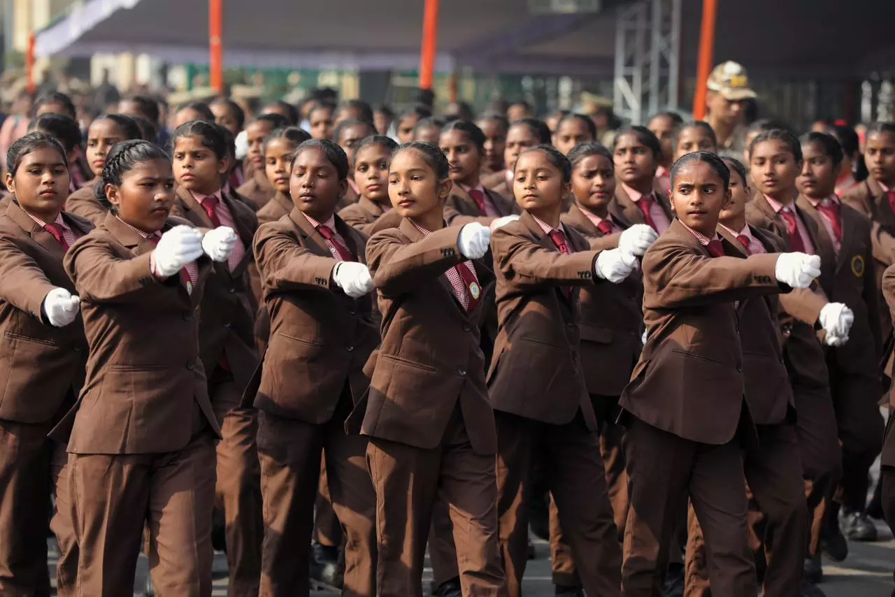 Lucknow Republic Day Rehearsal 2026 at Assembly | Army, NCC & Students  Parade Practice | Lucknow: विधानसभा के सामने गूंजा देशभक्ति का जोश! गणतंत्र  दिवस परेड के पूर्वाभ्यास ने लखनऊ ...
