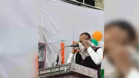 मैं खुद को डिप्टी सीएम नहीं... मंच पर फफक-फफक कर रोने लगे बृजेश पाठक, जानें वजह मैं खुद को डिप्टी सीएम नहीं... मंच पर फफक-फफक कर रोने लगे बृजेश पाठक, जानें वजह