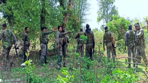 झारखंड में नक्सलियों के मौत का तांडव! पूरी टोली घेर जवानों ने बरसाई गोलियां, 36 घंटे में 21 ढेर