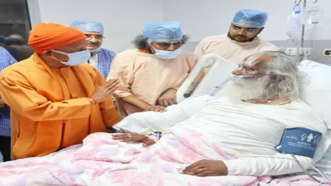 CM Yogi Meets Nritya Gopal Das CM Yogi Meets Nritya Gopal Das