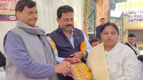 Etawah News: शंकराचार्य विवाद पर शिवपाल यादव का वार, सरकार पर लगाए गंभीर आरोप