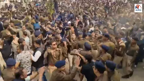 दिल छोड़ आया... पर जमकर थिरकी MP पुलिस! 8000 जवानों ने भोजशाला में हिन्दू-मुस्लिम तनाव को दी मात, Video Viral दिल छोड़ आया... पर जमकर थिरकी MP पुलिस! 8000 जवानों ने भोजशाला में हिन्दू-मुस्लिम तनाव को दी मात, Video Viral