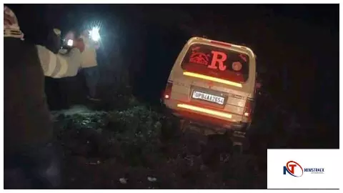 Mainpuri News : मैनपुरी में तेज बारिश से बड़ा हादसा टला, ओमनी कार नहर में गिरी, चार लोग सुरक्षित
