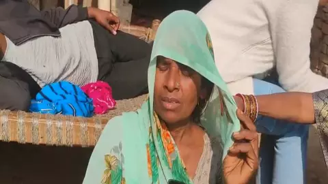 Kannauj News: सड़क हादसे में पति की मौत के बाद भी नहीं मिला वाहन, न्याय के लिए भटक रही विधवा Kannauj News: सड़क हादसे में पति की मौत के बाद भी नहीं मिला वाहन, न्याय के लिए भटक रही विधवा
