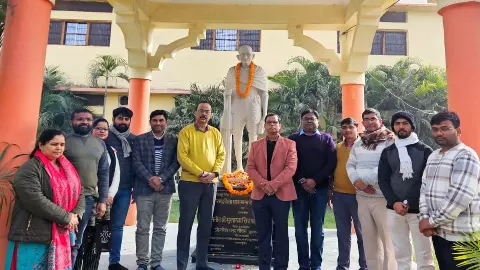 Jaunpur News: पूर्वांचल विश्वविद्यालय में गांधीजी की पुण्यतिथि पर दी गई श्रद्धांजलि Jaunpur News: पूर्वांचल विश्वविद्यालय में गांधीजी की पुण्यतिथि पर दी गई श्रद्धांजलि