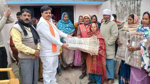 An example of service in the bitter cold, Kashinath Singh distributed blankets on the third day