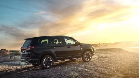 दमदार लुक और 4WD ताकत के साथ MG Majestor की एंट्री, Fortuner की बढ़ी टेंशन दमदार लुक और 4WD ताकत के साथ MG Majestor की एंट्री, Fortuner की बढ़ी टेंशन