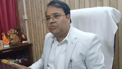 गजब का यू-टर्न! CM योगी की खातिर छोड़ी थी कुर्सी, अब चुपके से वापस लिया इस्तीफा गजब का यू-टर्न! CM योगी की खातिर छोड़ी थी कुर्सी, अब चुपके से वापस लिया इस्तीफा