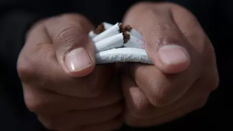 महंगा हुआ टशन, 1 फरवरी से कश लगाना और पान चबाना पड़ेगा महंगा, नया नियम कल से लागू