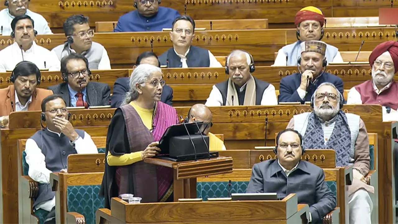 Union Budget 2026| Full List of What Got Cheaper and Expensive | Key Highlights | खुशखबरी! कपड़े-जूते से लेकर EV तक... जानिए बजट में क्या-क्या सस्ता हुआ? | News Track in Hindi