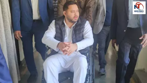 व्हीलचेयर पर नजर आए तेजस्वी यादव, विधानसभा पहुंचते ही उड़ाए सत्तापक्ष के होश