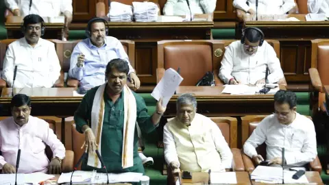 रिश्वत, ट्रांसफर रैकेट और घोटाले में फंसे मंत्री थिम्मापुर, इस्तीफे की उठी मांग रिश्वत, ट्रांसफर रैकेट और घोटाले में फंसे मंत्री थिम्मापुर, इस्तीफे की उठी मांग
