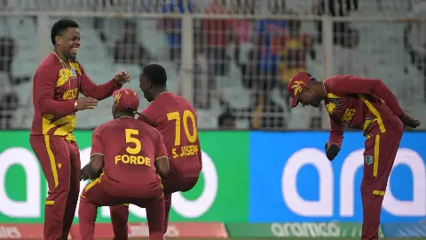 T-20 World Cup: रोमारियो शेफर्ड की हैट्रिक, वेस्टइंडीज ने स्कॉटलैंड को 35 रन से हराया T-20 World Cup: रोमारियो शेफर्ड की हैट्रिक, वेस्टइंडीज ने स्कॉटलैंड को 35 रन से हराया