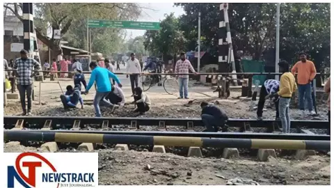 Mainpuri News : कचहरी हाल्ट 41सी रेलवे समपार पर आपात मरम्मत, बंद होने से यात्रियों को परेशानी Mainpuri News : कचहरी हाल्ट 41सी रेलवे समपार पर आपात मरम्मत, बंद होने से यात्रियों को परेशानी