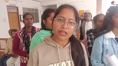 Basti News: छात्राओं के साथ ऐसा व्यवहार! बोलीं- बाहरी लड़कों से डराती हैं प्रिंसिपल, रात में चलते हैं पत्थर