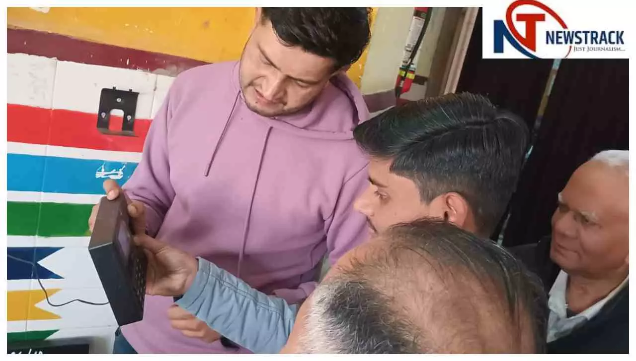 Raebareli News : रायबरेली जिला अस्पताल में बायोमेट्रिक हाजिरी शुरू, देरी पर कटेगी CL Raebareli News : रायबरेली जिला अस्पताल में बायोमेट्रिक हाजिरी शुरू, देरी पर कटेगी CL