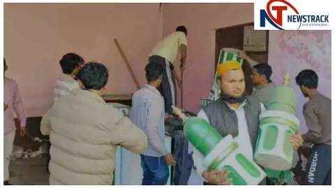 Sambhal News :  संभल में 285 वर्ग मीटर जमीन पर बने मदरसे पर बुलडोजर, 8 मकान भी गिरेंगे