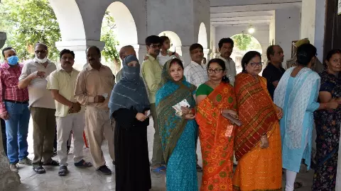 टल गए यूपी पंचायत चुनाव? जानें अब कब होगा गांव की सरकार का फैसला