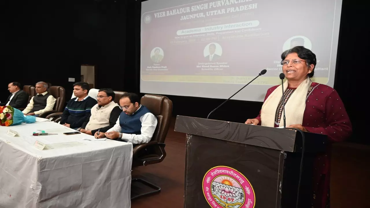 Jaunpur News: साक्षात्कार में सफलता के लिए आत्मविश्वास और कौशल जरूरी, पीयू में अकादमिक-उद्योग संवाद