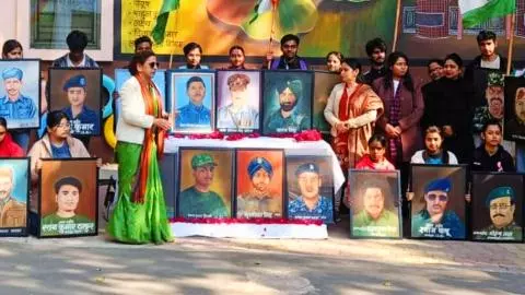 Meerut News: ललित कला संस्थान में पुलवामा दिवस पर शहीदों को चित्रों के माध्यम से श्रद्धांजलि