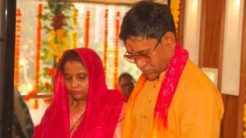 Nirahua Wife Video: पहली बार दिनेश लाल यादव संग दिखी उनकी पत्नी, जानिए कौन हैं व क्या करतीं हैं