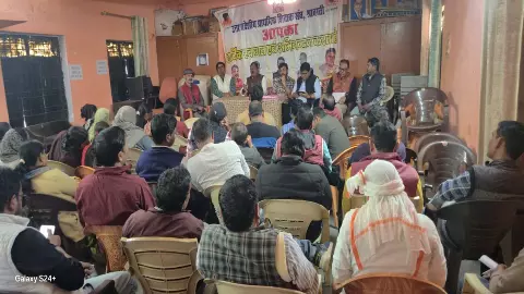 Teachers shout against Tet compulsory in Sravasti, strategy of building movement Teachers shout against Tet compulsory in Sravasti, strategy of building movement