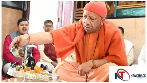 Gorakhpur News : महाशिवरात्रि पर सीएम योगी ने किया जलाभिषेक, जनता दर्शन में सुनीं समस्याएं Gorakhpur News : महाशिवरात्रि पर सीएम योगी ने किया जलाभिषेक, जनता दर्शन में सुनीं समस्याएं