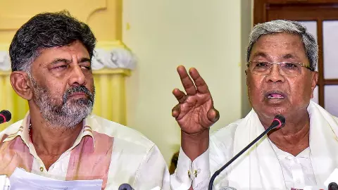 कर्नाटक कांग्रेस में भयंकर उथल-पुथल! आनन-फानन में सिद्धारमैया ने विधायकों को भेजा विदेश, शिवकुमार के साथ हो गया बड़ा खेला? कर्नाटक कांग्रेस में भयंकर उथल-पुथल! आनन-फानन में सिद्धारमैया ने विधायकों को भेजा विदेश, शिवकुमार के साथ हो गया बड़ा खेला?