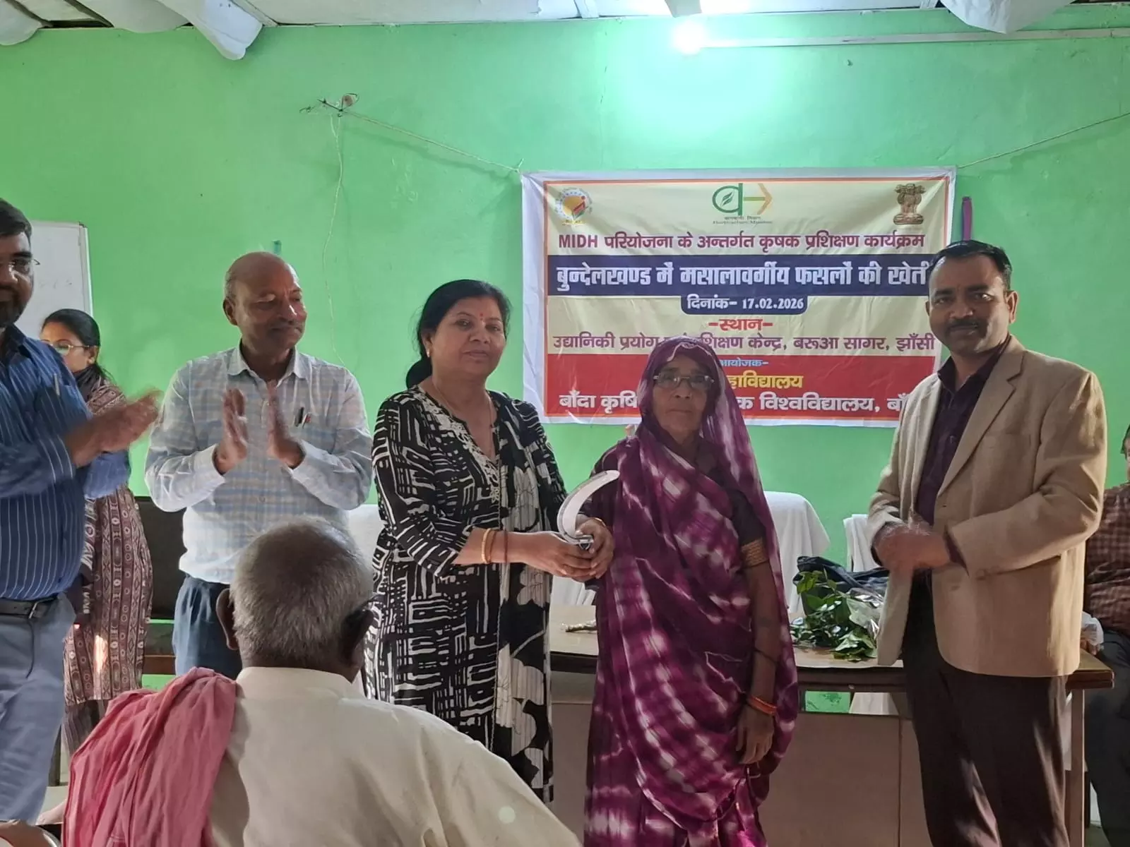 Banda News: बाँदा में बुंदेलखंड के किसानों को हल्दी, अदरक व बीजीय मसालों पर आधुनिक प्रशिक्षण