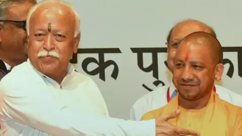 CM Yogi Adityanath Mohan Bhagwat Meeting CM Yogi Adityanath Mohan Bhagwat Meeting