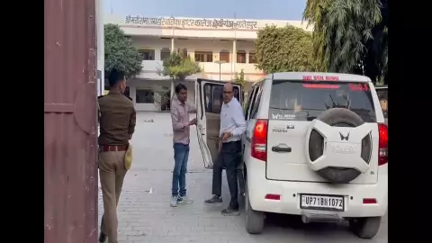 Fatehpur News: बोर्ड परीक्षा में पकड़ा गया मुन्ना भाई, दूसरे की जगह दे रहा था परीक्षा