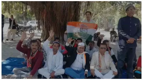 Kannauj News : कन्नौज में कांग्रेसियों ने लखनऊ पुलिस लाठीचार्ज के खिलाफ शांतिपूर्ण विरोध किया Kannauj News : कन्नौज में कांग्रेसियों ने लखनऊ पुलिस लाठीचार्ज के खिलाफ शांतिपूर्ण विरोध किया