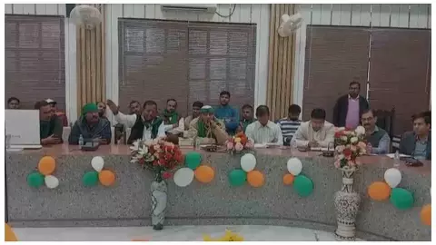 Pilibhit News :  पीलीभीत में टिकैत किसान यूनियन उपाध्यक्ष ने डीएम से की बैठक, ट्रेड डील पर चेतावनी
