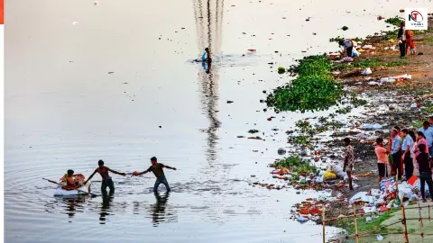 लो... अब जल सहेलियों ने संभाली कमान! यमुना को निर्मल बनाने के लिए छिड़ी पदयात्रा, दुश्मनों की तरह प्रदूषण पर वार लो... अब जल सहेलियों ने संभाली कमान! यमुना को निर्मल बनाने के लिए छिड़ी पदयात्रा, दुश्मनों की तरह प्रदूषण पर वार