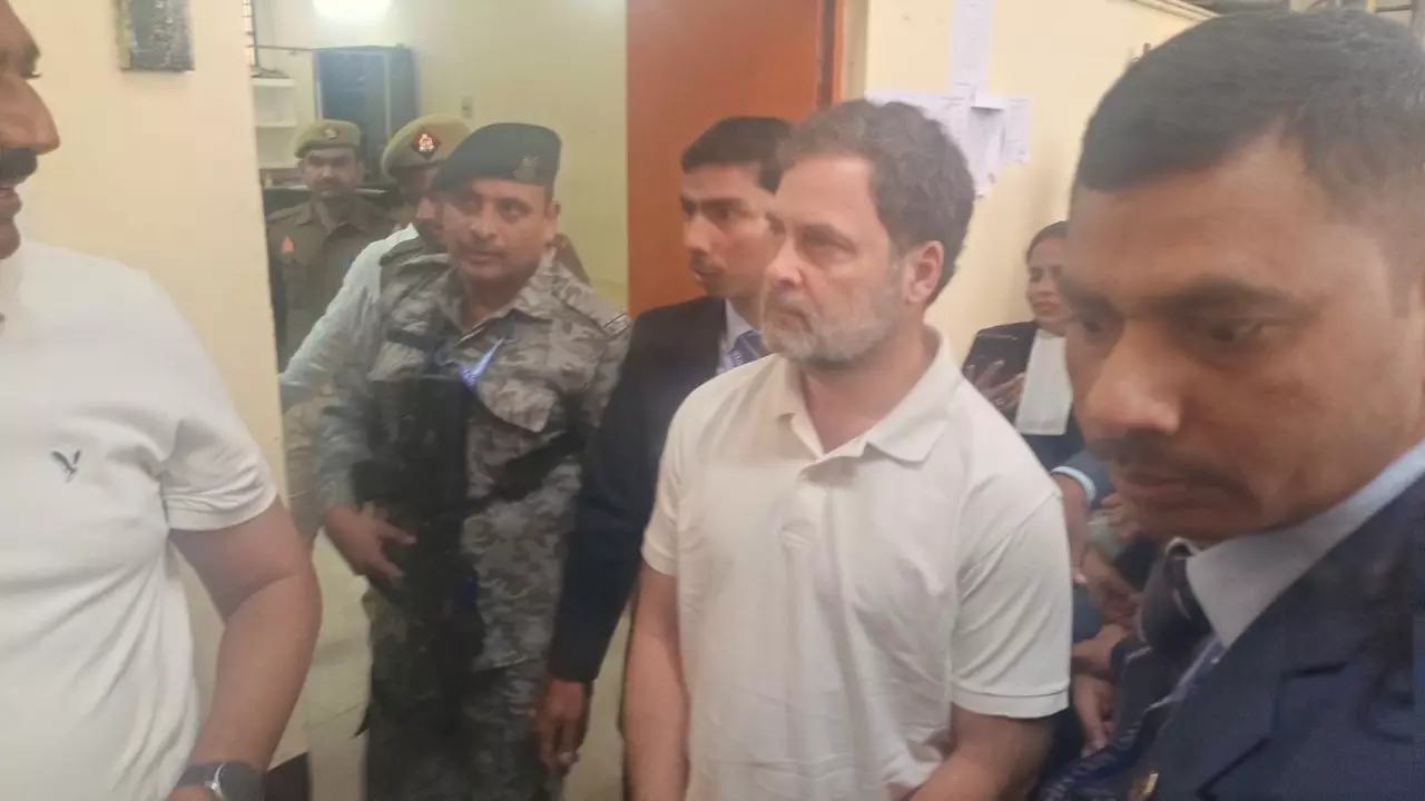 फिर छिन जाएगी राहुल गांधी की सांसदी? 8 साल पुराने इस केस में फंसा पेंच
