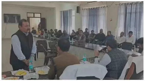 Mathura News :  संपूर्ण समाधान दिवस में डीएम और एसएसपी ने सुनीं लोगों की समस्याएं
