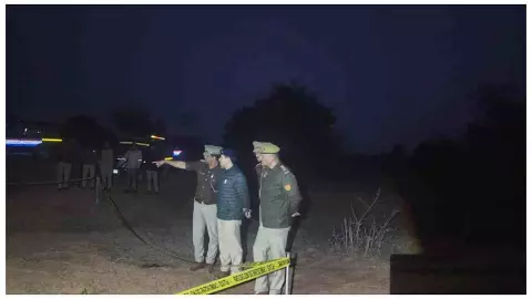Sonbhadra News : सोनभद्र मुठभेड़ में वांछित गौ-तस्कर गिरफ्तार, अवैध तमंचा और कारतूस बरामद