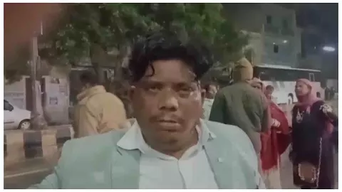 Hapur News : हापुड़ शादी में युवतियों के साथ अभद्रता, दूल्हे पक्ष से झड़प, वीडियो वायरल Hapur News : हापुड़ शादी में युवतियों के साथ अभद्रता, दूल्हे पक्ष से झड़प, वीडियो वायरल