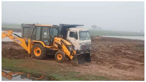 Chandauli News : बरंगा गांव में अवैध खनन का मामला, विरोध करने पर ग्रामीणों को दी जा रही धमकी Chandauli News : बरंगा गांव में अवैध खनन का मामला, विरोध करने पर ग्रामीणों को दी जा रही धमकी