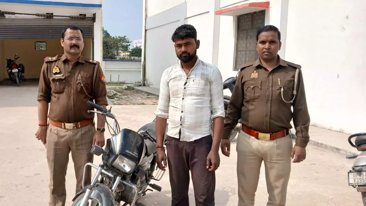 Bike theft revealed in Kaushambi, victim in panchayat dispute