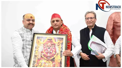 Mirzapur News :  मिर्जापुर में शंकराचार्य पर दुर्व्यवहार से आहत पार्षद ने थामा सपा का दामन