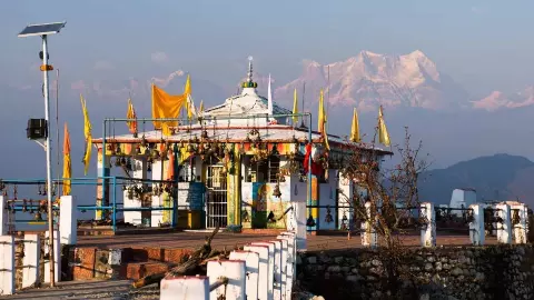 देवभूमि का अनोखा धाम, 3050 मीटर ऊंचाई पर स्थित अस्थियों वाला रहस्यमई मंदिर