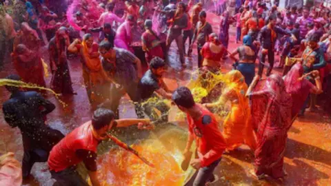 खरक गांव की अनोखी होली! जहां मुसलमान निभाते हैं सदियों पुरानी परंपरा