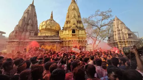 काशी में रंगभरी की शुरुआत: भुल्लन का पान और किशनलाल के विशेष वस्त्रों में सजते हैं भगवान विश्वनाथ