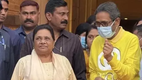 विधायक उमाशंकर सिंह पर रेड के बाद भड़कीं मायावती, पूछा- क्या इंसानियत मर गई है? विधायक उमाशंकर सिंह पर रेड के बाद भड़कीं मायावती, पूछा- क्या इंसानियत मर गई है?