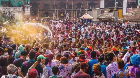 पशुपतिनाथ से दरबार चौक तक… होली पर क्यों झूम उठता है नेपाल?