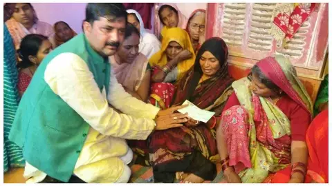 Fatehpur News : फतेहपुर में छुट्टी न मिलने पर बीएलओ ने की आत्महत्या, परिवार ने अंतिम संस्कार रोका