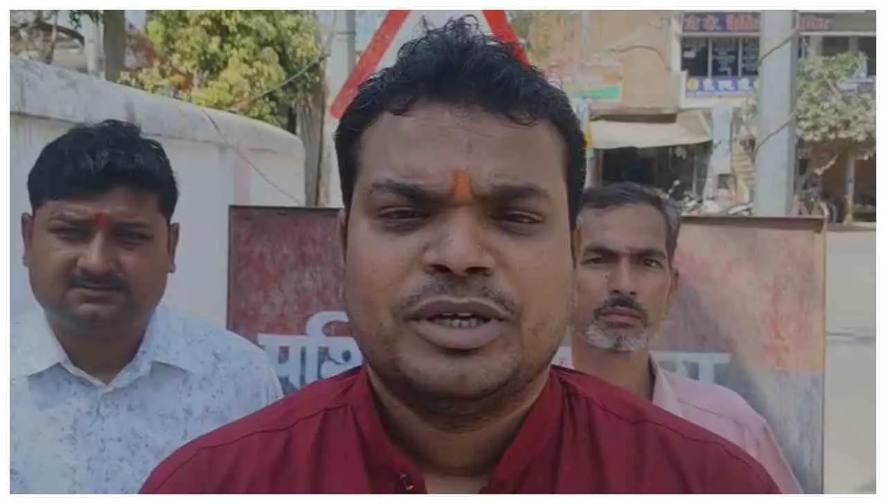 Kaushambi News : कौशांबी में दुकान विवाद, फर्जी मुकदमे की साजिश का आरोप Kaushambi News : कौशांबी में दुकान विवाद, फर्जी मुकदमे की साजिश का आरोप